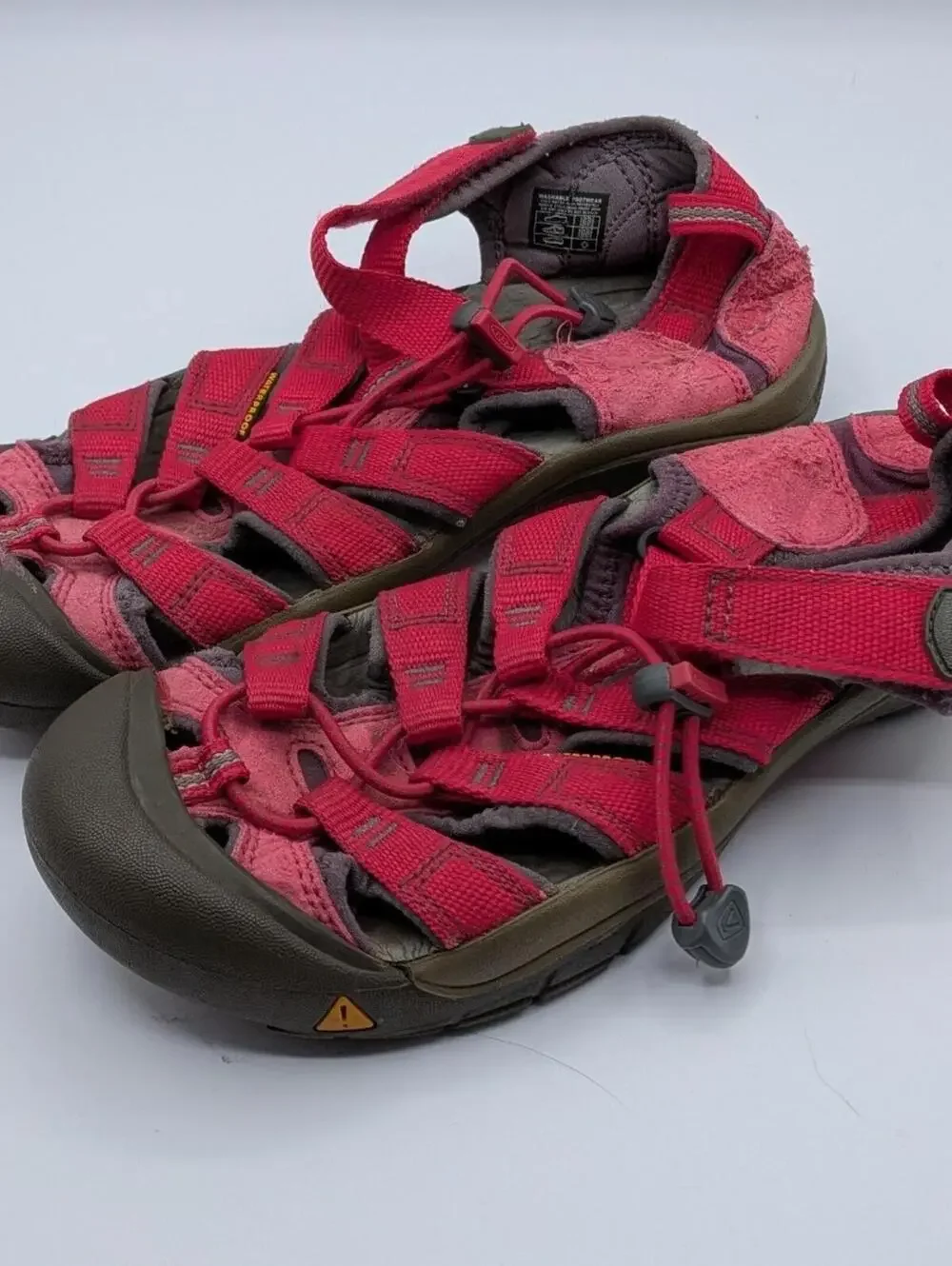 Keen Men's US 5 EU 38 Newport H2 Waterproof Red Grey Bungee Strap Hiking Sandals